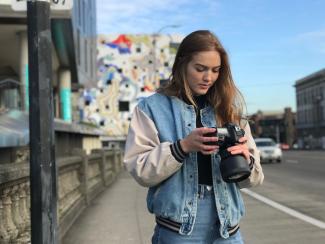 beautiful-beauty-blue-jeans-1913326 beautiful-beauty-blue-jeans-1913326