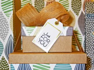 birthday-bow-box-264771 birthday-bow-box-264771