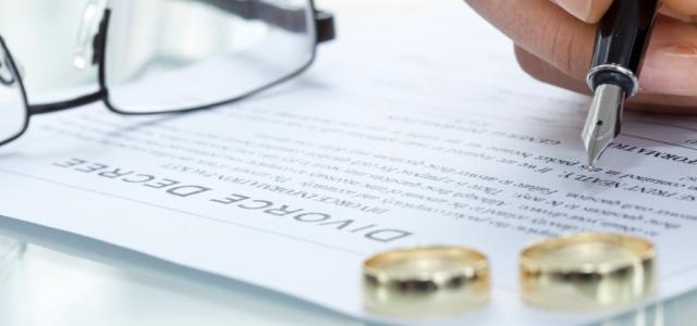 GB08_signingDivorce_id643090688