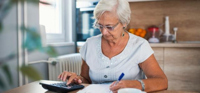 GB13stressed-senior-woman-is-doing-banking-and-administrative-work-at-picture-id995298650
