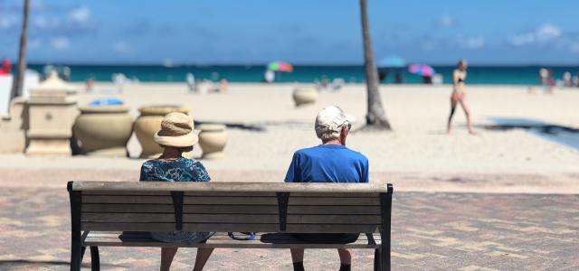 adult-beach-bench-1034597