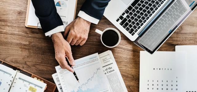 agenda-analysis-business-990818