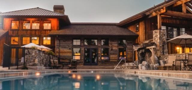 backyard-lights-mansion-32870
