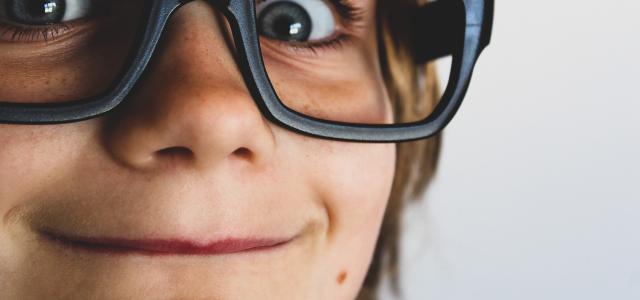 close-up-eyeglasses-eyes-1105191