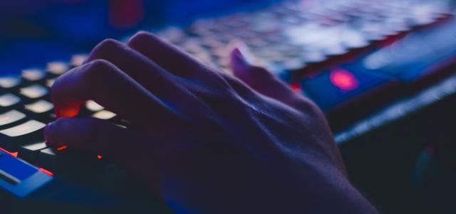 photo-of-person-typing-on-computer-keyboard-735911